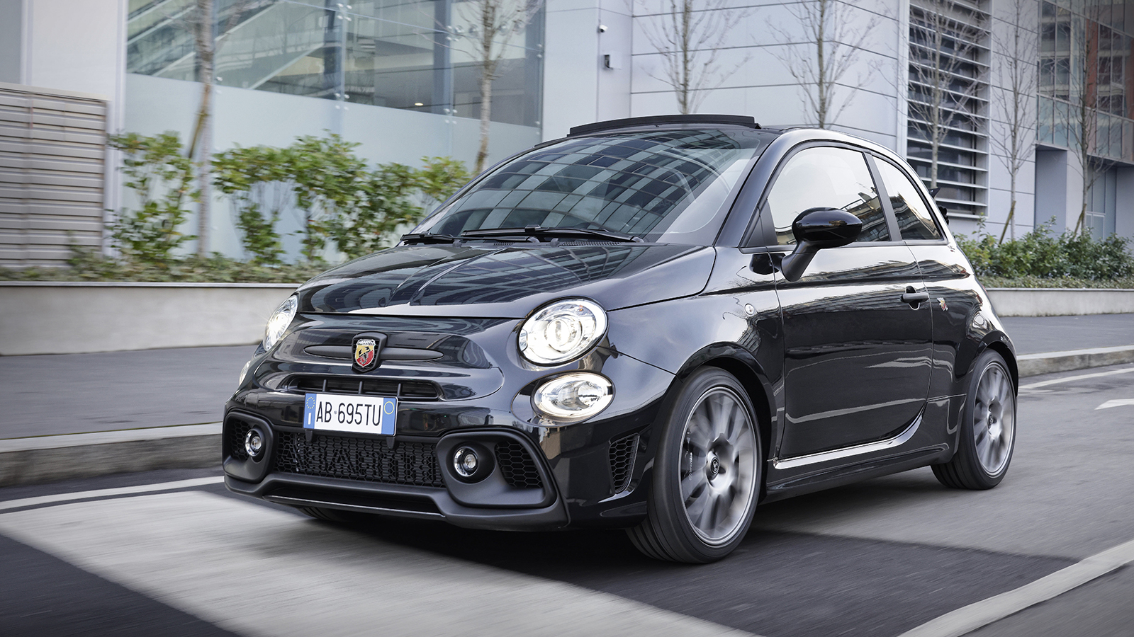 Νέα Abarth 595/695 από 22.500 ευρώ 